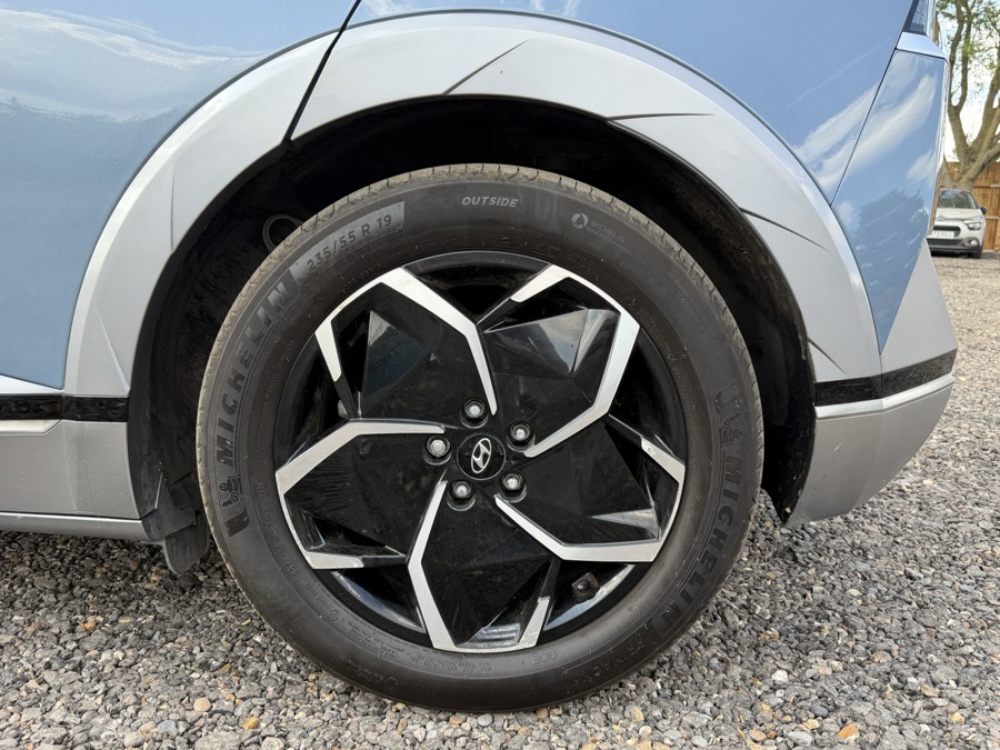 Front tyre tread